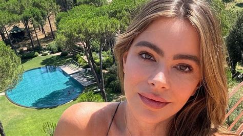 Sofia Vergara wows with curvaceous physique in tiny。